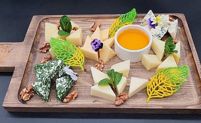 Фото - Ассорти сыров с мёдом и орехами - На Юга